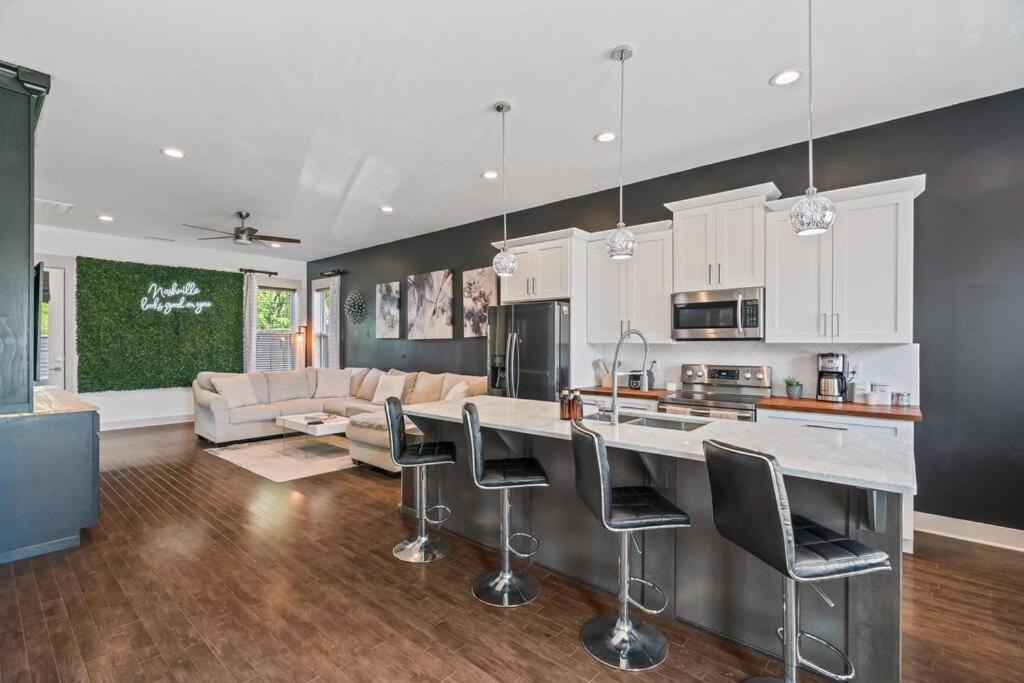 King Bed, Balcony, Covered Patio & Firepit! 8 Minutes From Broadway Nashville Bagian luar foto