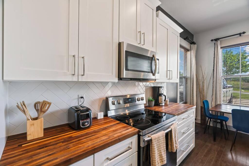 King Bed, Balcony, Covered Patio & Firepit! 8 Minutes From Broadway Nashville Bagian luar foto