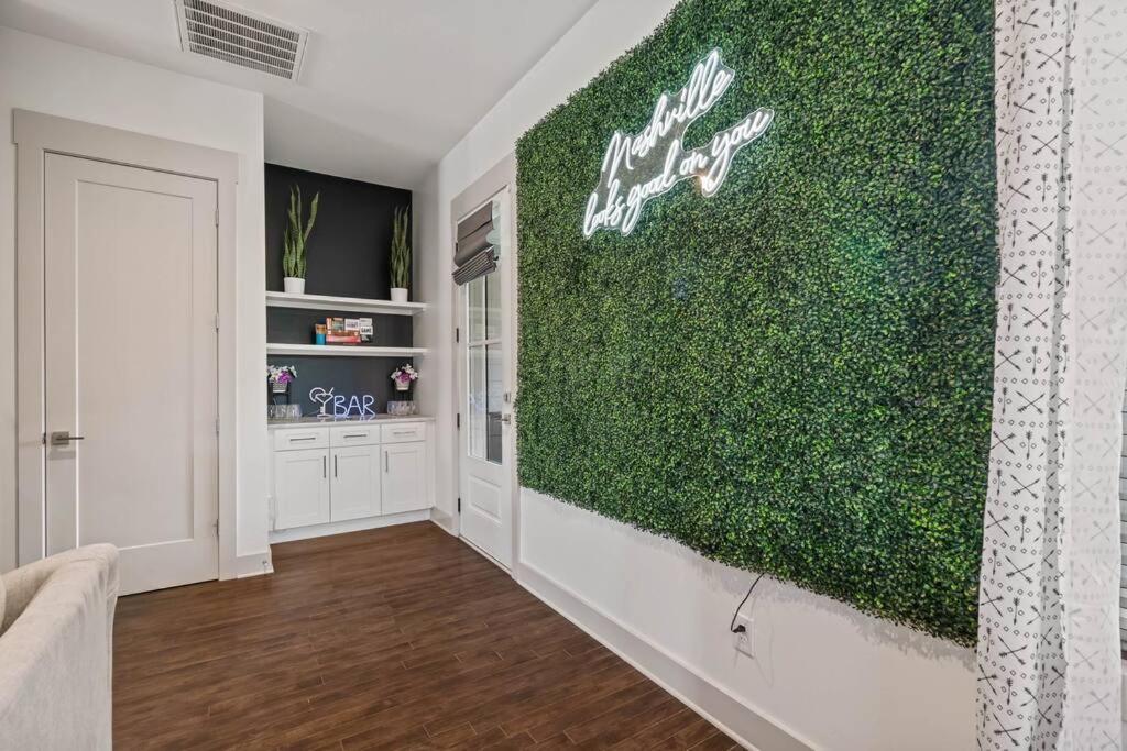 King Bed, Balcony, Covered Patio & Firepit! 8 Minutes From Broadway Nashville Bagian luar foto
