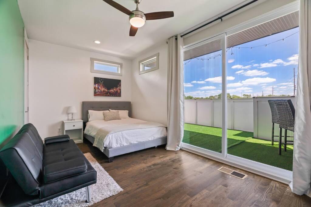 King Bed, Balcony, Covered Patio & Firepit! 8 Minutes From Broadway Nashville Bagian luar foto