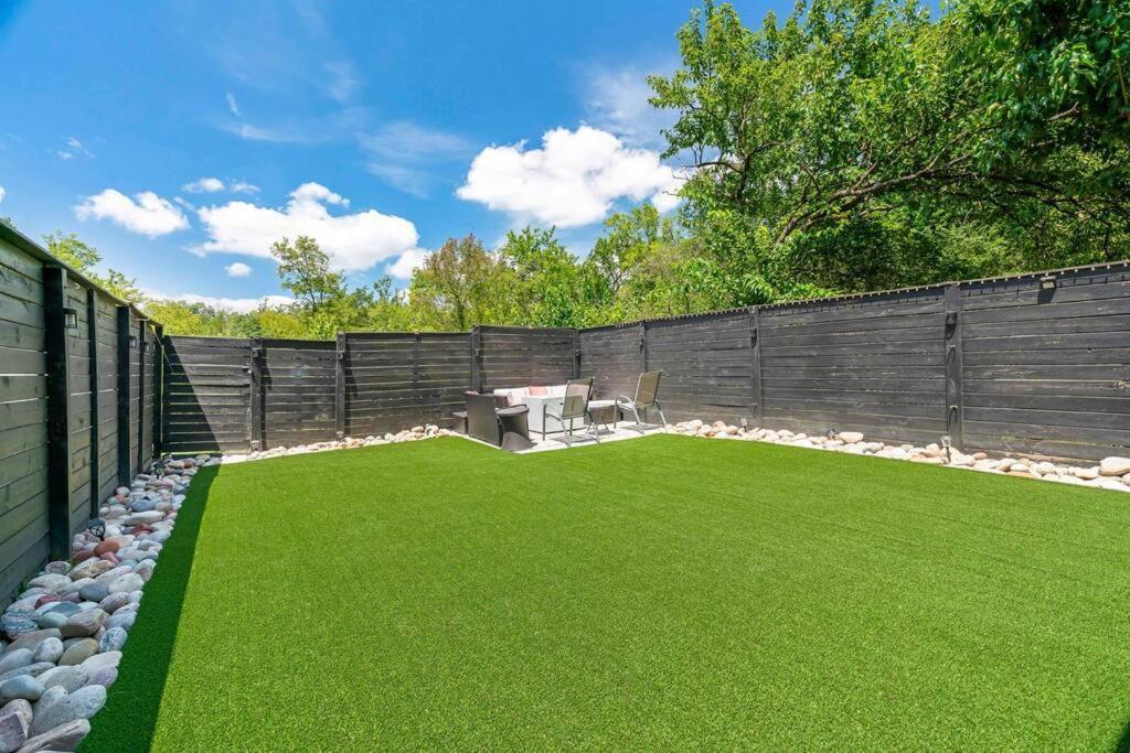 King Bed, Balcony, Covered Patio & Firepit! 8 Minutes From Broadway Nashville Bagian luar foto