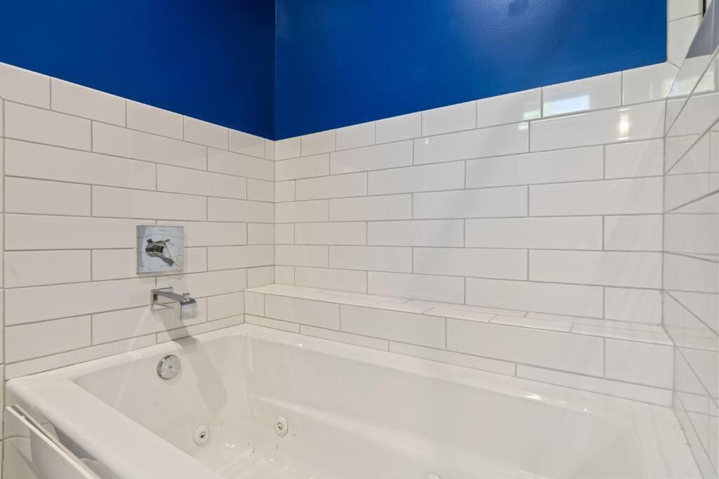 King Bed, Balcony, Covered Patio & Firepit! 8 Minutes From Broadway Nashville Bagian luar foto