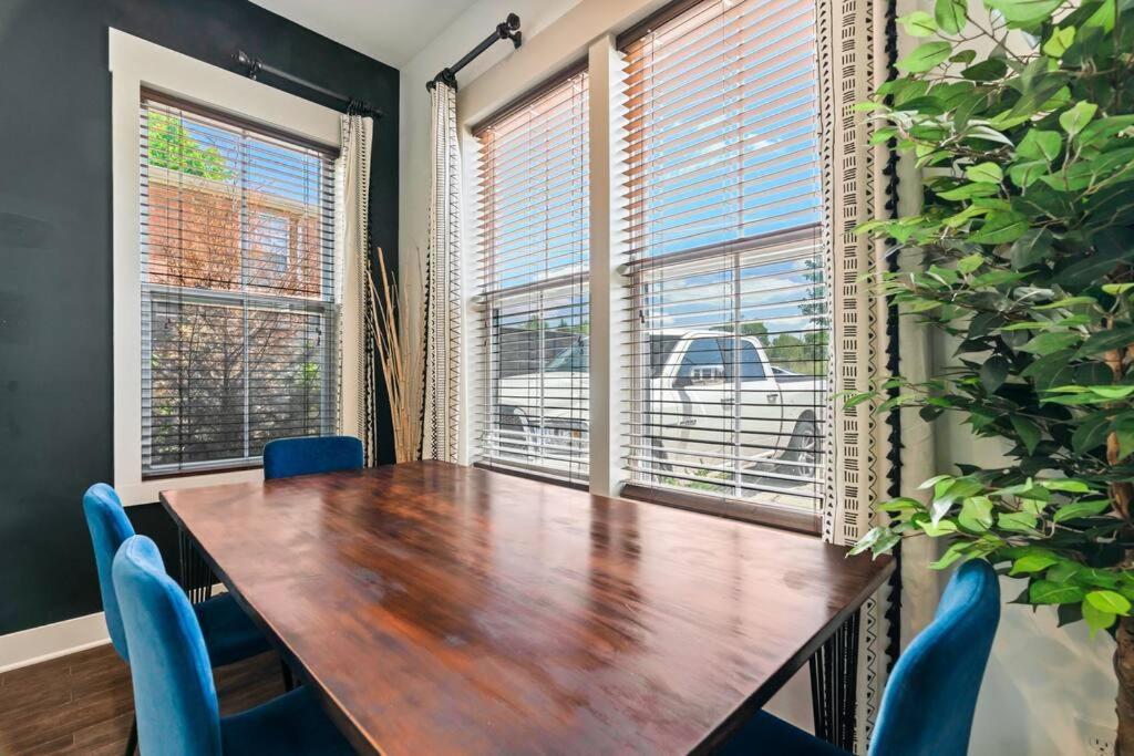 King Bed, Balcony, Covered Patio & Firepit! 8 Minutes From Broadway Nashville Bagian luar foto